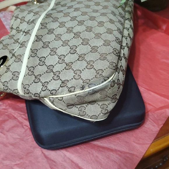 Gucci Eclipse Cream and Brown Shoulder Bag with Monogram Canvas - Picture 6 of 13